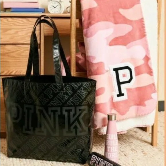 **FINAL PRICE**NIP VS PINK Sherpa blanket - Picture 2 of 3